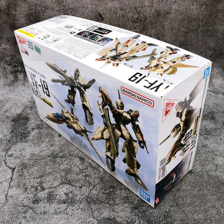 Actual product image Bandai Macross - YF-19 High Grade