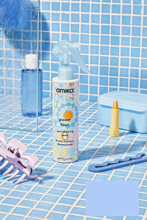 Image du produit Amika Power Hour Curl Refreshing Spray Signature (220 ml)