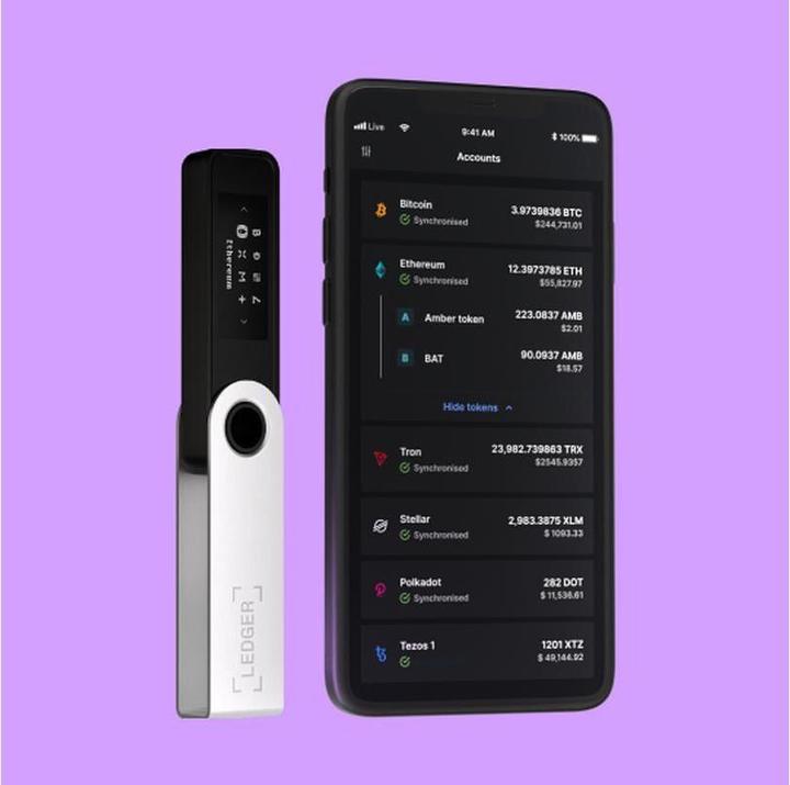 Produktbild Ledger Nano S Plus - Mattschwarz (Bitcoin, Litecoin, Ubiq, Bitcoin Cash, Komodo, Zcash, Ethereum Classic, Ether, Vertcoin, Stellar, Neo, Dash)