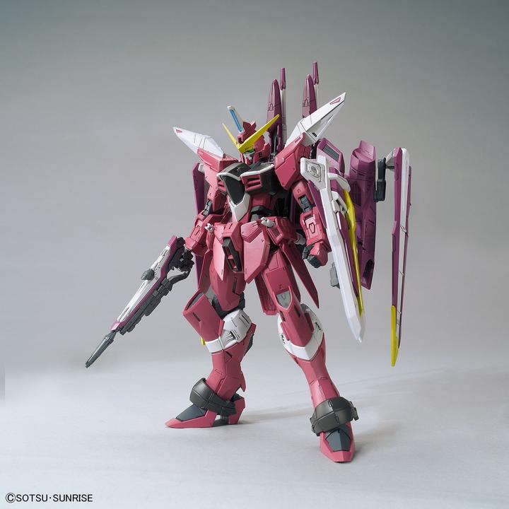 Actual product image Bandai Gundam - Justice Gundam Master Grade