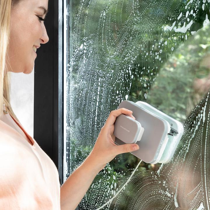 Actual product image InnovaGoods Magnetic window scraper