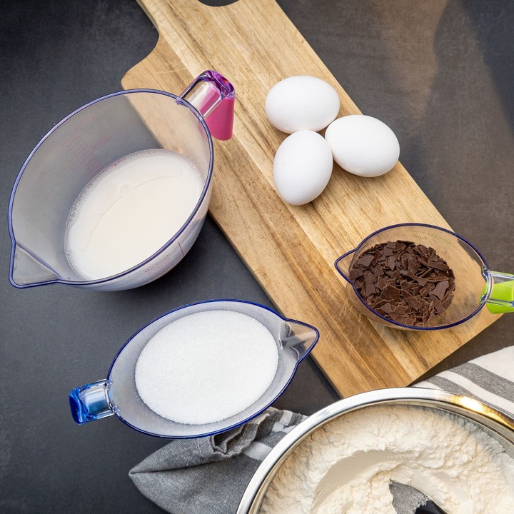 Actual product image Intirilife Pack of 3 measuring cups (900 ml)