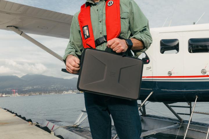 Productafbeelding UAG Civilian Shock (16")