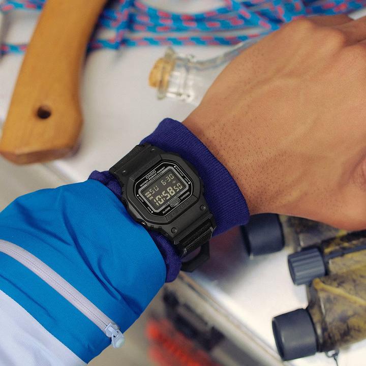 Actual product image G-Shock Casio DW-5600MNC-1ER men's watch (Chronograph, Digital watch)