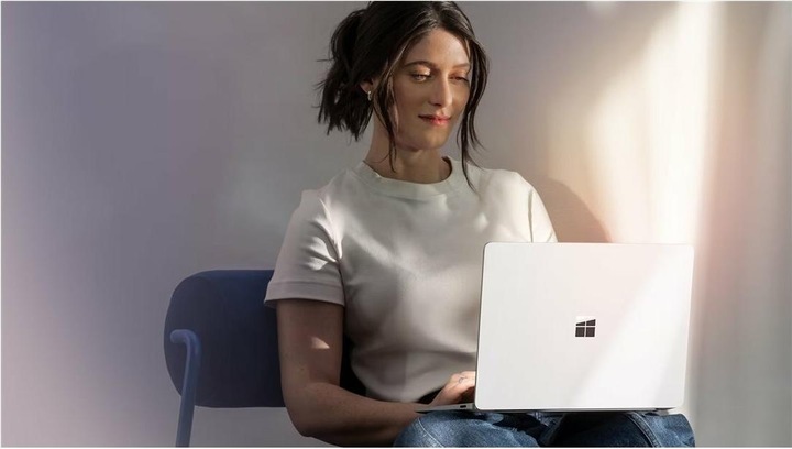 Produktbild Microsoft Surface Laptop 7. Edition for business (mit Netzteil) – Copilot+ PC (13.80", Snapdragon X Plus X1P-64-100, 16 GB, 512 GB, CH)
