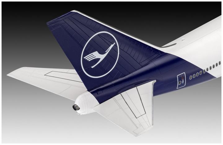 Actual product image Revell Boeing 747-8 New Livery