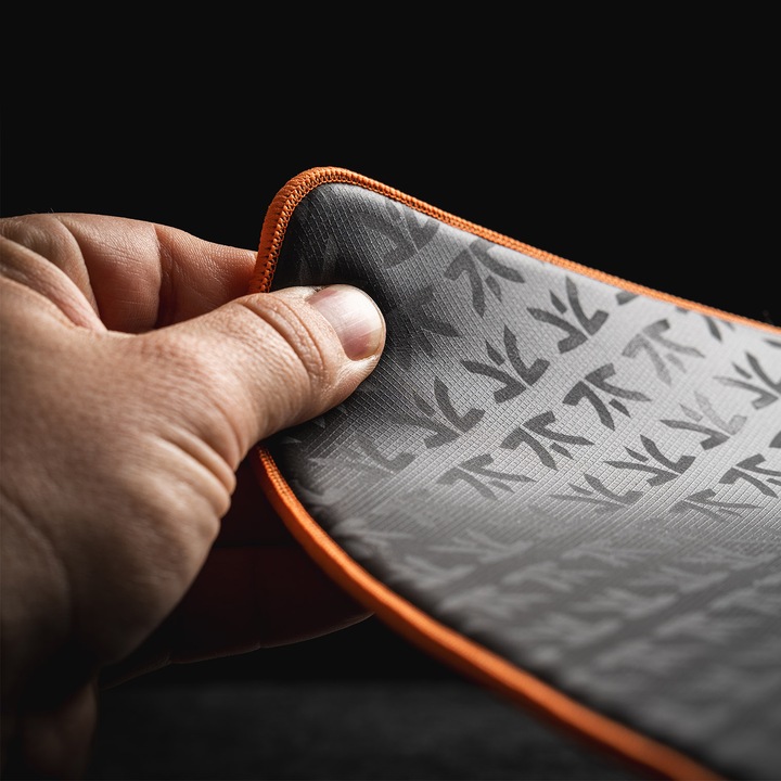 Produktbild Fnatic MAX Dash L Pro Gaming Mouse Mat, Sunset Orange Textured Cloth Speed Surface, Water Resistant (L)