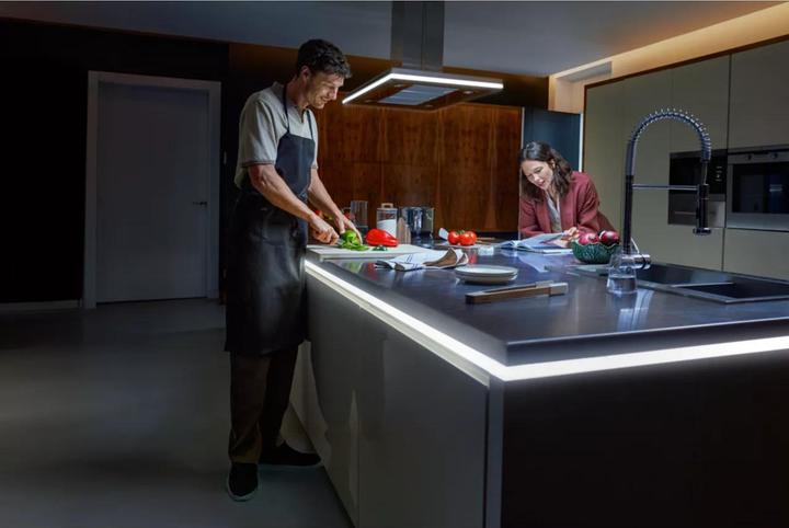 Produktbild Philips Hue OmniGlow Gradient Lightstrip (Weiss, 1000 cm, Indoor)