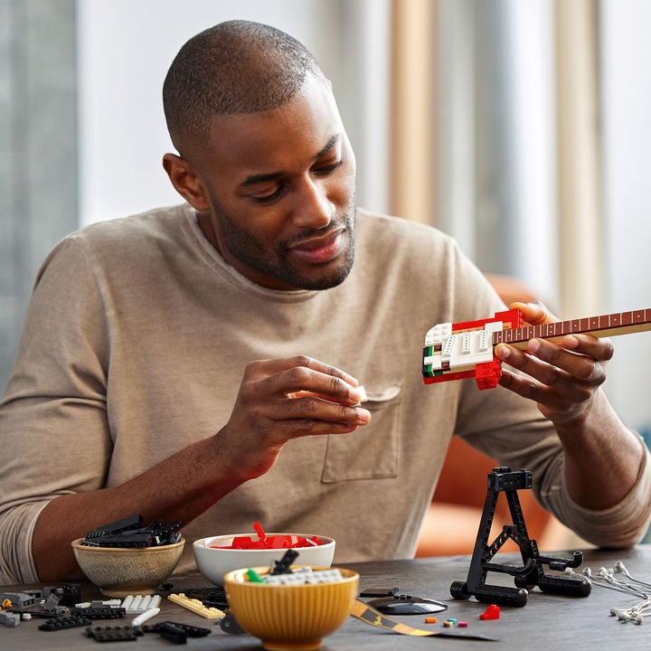 Produktbild LEGO Fender Stratocaster (21329, LEGO Ideas, LEGO Seltene Sets)