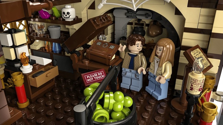 Productafbeelding LEGO Disney Hocus Pocus: De Sanderson Sisters' Cottage 21341 (21341, LEGO Ideeën, LEGO Zeldzame Sets)