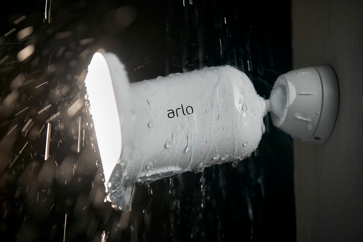 Produktbild Arlo Pro 3 Floodlight Kamera, weiss (2560 x 1440 Pixels)