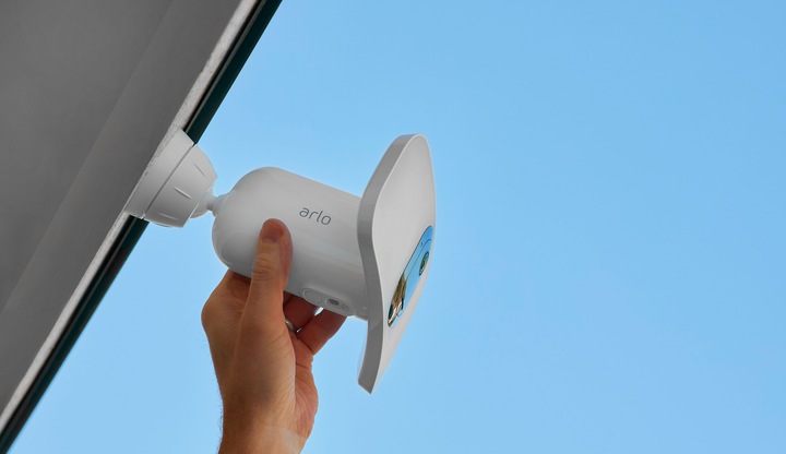 Produktbild Arlo Pro 3 Floodlight Kamera, weiss (2560 x 1440 Pixels)