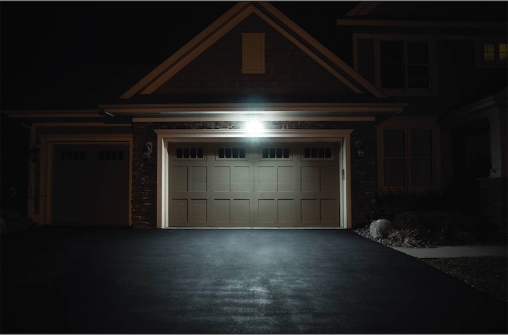 Produktbild Arlo Pro 3 Floodlight Kamera, weiss (2560 x 1440 Pixels)