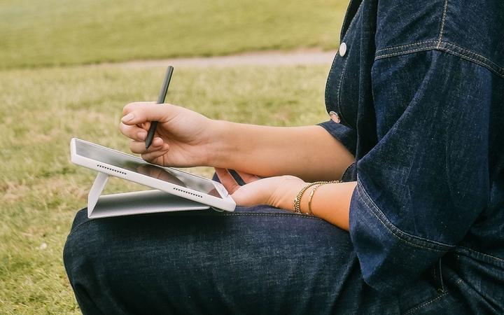 Actual product image Wacom MovinkPad 11 Case Stand