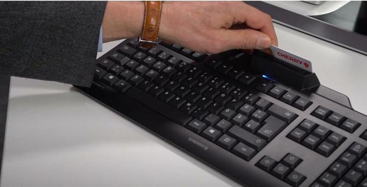 Produktbild CHERRY Secure Board (US, Kabelgebunden)