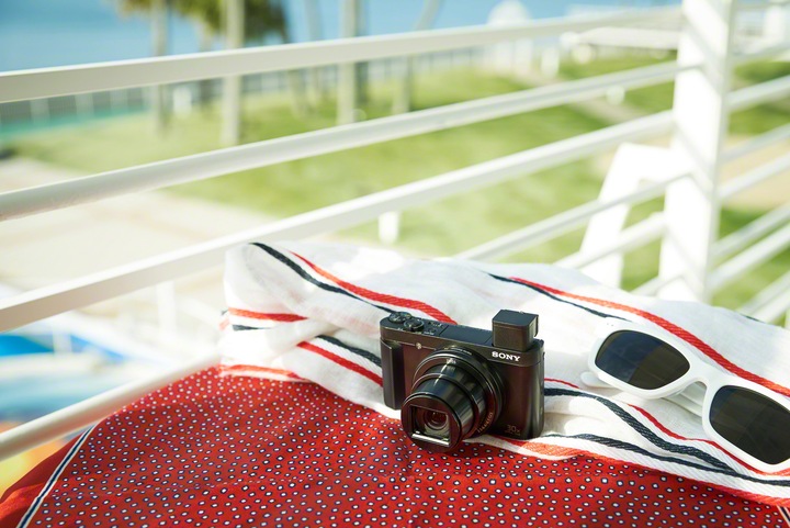 Produktbild Sony Cyber-shot DSC HX90V (24 - 720 mm, 18.20 Mpx, 1/2,3'')