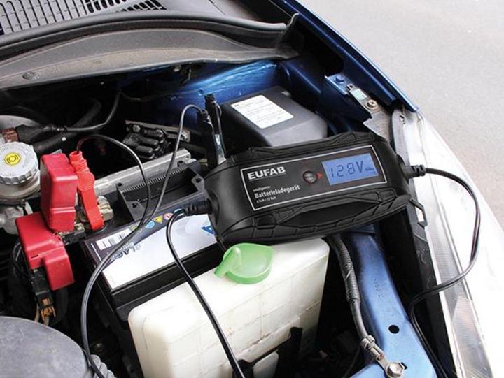 Produktbild Eufab Batterieladegerät (12V, 6V, 4 A)