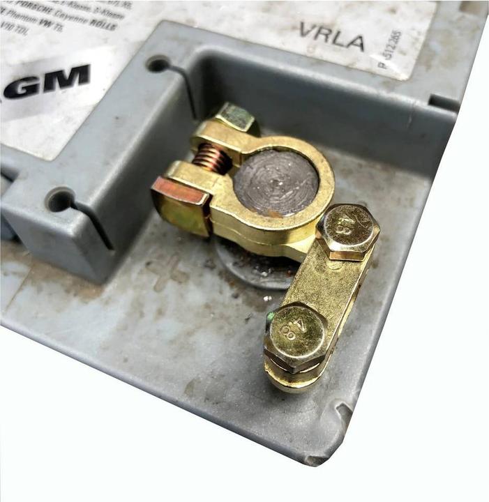 Actual product image HP Autozubehör Pole terminal set