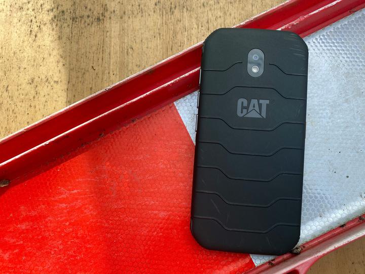 Actual product image Cat S42 (32 GB, Black, 5.50", Dual SIM, 4G)