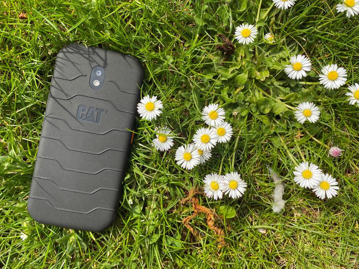 Actual product image Cat S42 (32 GB, Black, 5.50", Dual SIM, 4G)