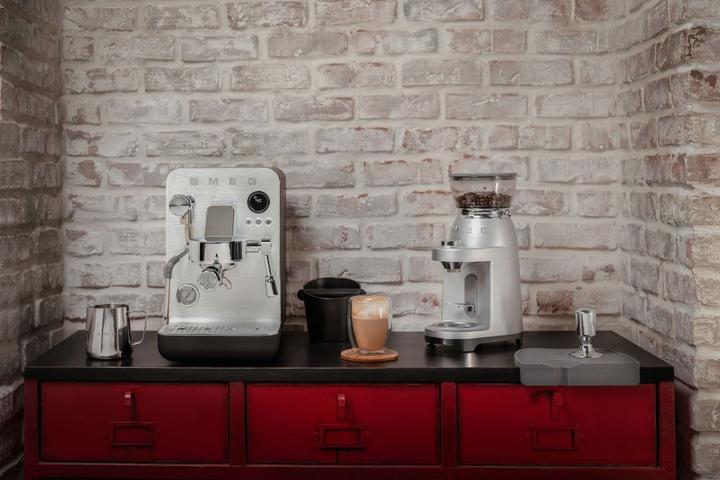 Actual product image Smeg EMC02BLMEU