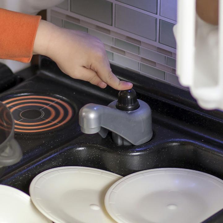 Actual product image Step2 Lifestyle Dream Kitchen