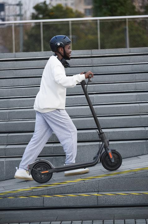 Actual product image Segway-Ninebot KickScooter F40D II (20 km/h, 40 km, 350 W)