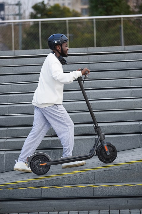 Actual product image Segway-Ninebot KickScooter F40D II (20 km/h, 40 km, 350 W)