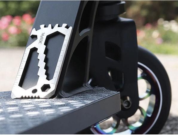 Actual product image MyEDC Multitool KEYCHAIN 24-in-1