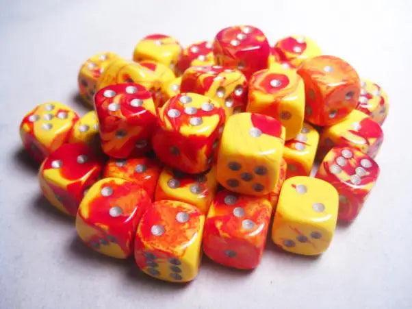 Produktbild Chessex Gemini® 12mm d6 Red-Yellow/silver Dice Block (36 dice)