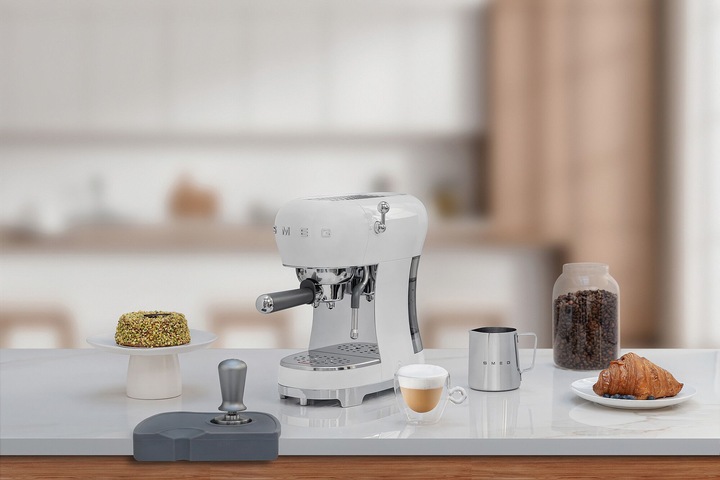 Actual product image Smeg ECF02WHEU (EU plug)