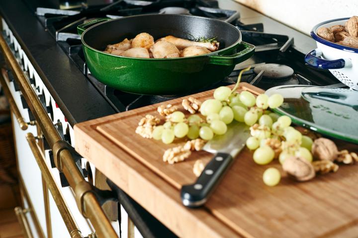 Actual product image Staub Roaster with Chistera Drop-Structure (Casserole + stew pot, Cast iron, 28 x 9.50 cm)