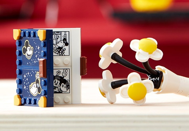 Actual product image LEGO Mickey Mouse and Minnie Mouse (43179, LEGO Disney, LEGO Rare Sets)