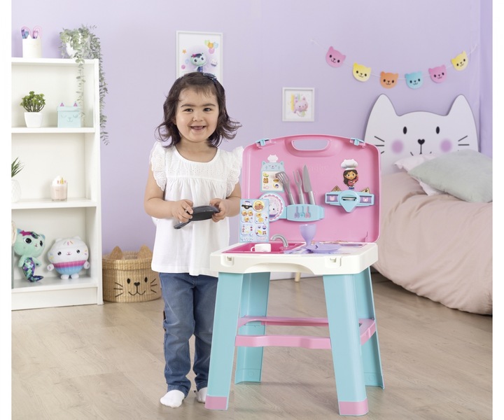 Produktbild Smoby Gabby's Dollhouse Mobile Spielküche (43 x 35 x 76 cm) – Mit 13 Zubehörteilen – für Kinder ab