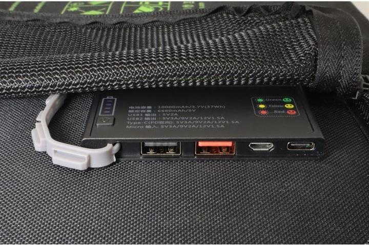 Produktbild Outdoor Spirit Solar-Ladegerät 'Powerbank' (10000 mAh, 21 W)