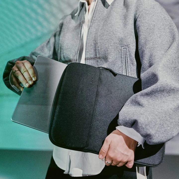 Produktbild Incase Crosstown Sleeve für 14-Zoll-Laptop - Schwarz (14", Universal)