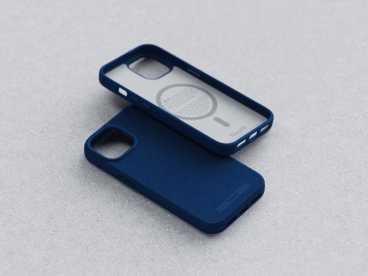 Image du produit Njord Étui rigide en daim MagSafe bleu marine (Apple iPhone 15)