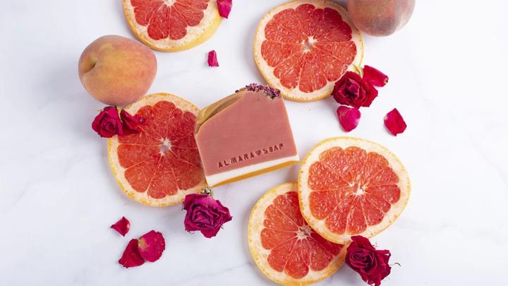 Produktbild Almara Soap Rosa Grapefruit Handgemachte Seife (Hartseife, 100 g)