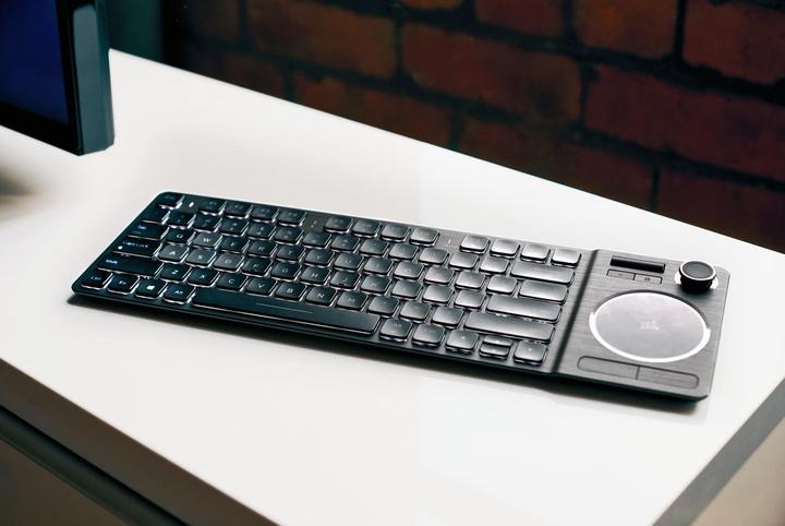Produktbild Corsair K83 (DE, Kabelgebunden, Kabellos)