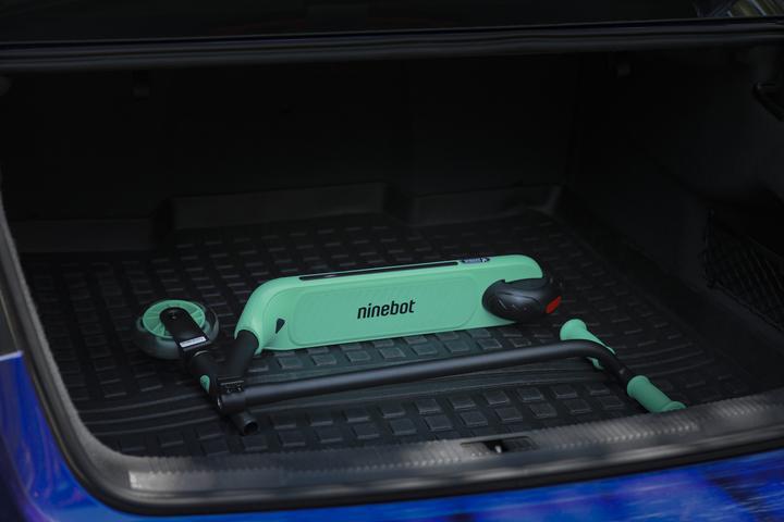 Produktbild Segway-Ninebot Zing A6 (12 km/h, 5 km)