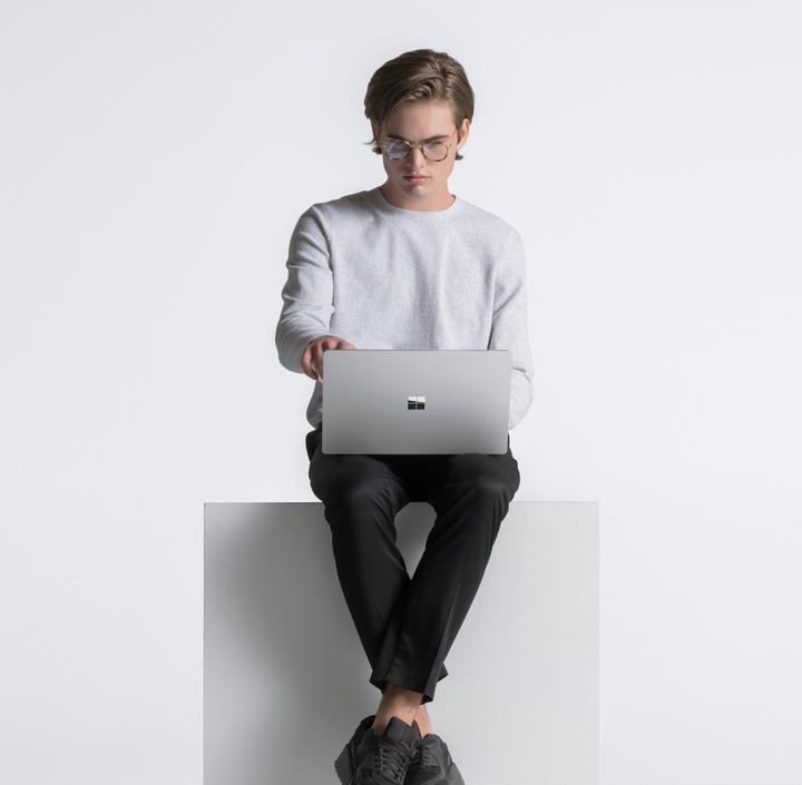 Produktbild Microsoft Surface Laptop 4 (15", AMD Ryzen 7 4980U, 8 GB, 256 GB, DE)