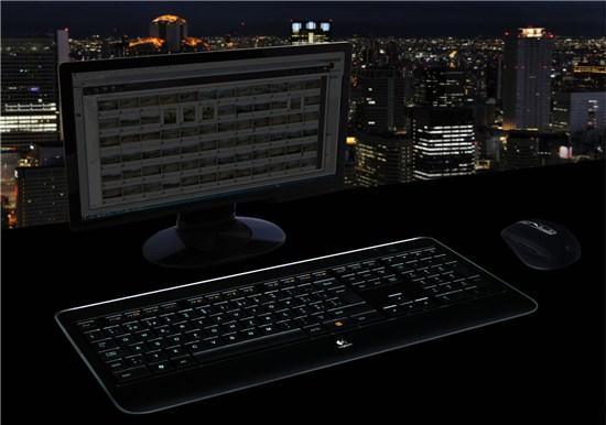 Actual product image Logitech K800 (US, Wireless)