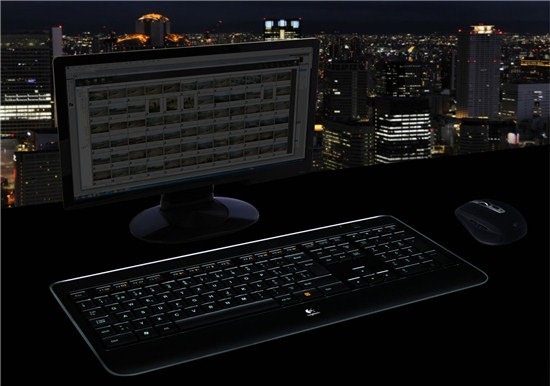 Actual product image Logitech K800 (US, Wireless)