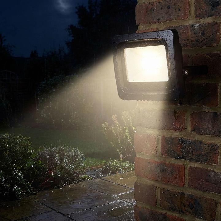 Produktbild Luminea Wetterfester LED-Fluter im Metallgehäuse (2000 lm, IP65)