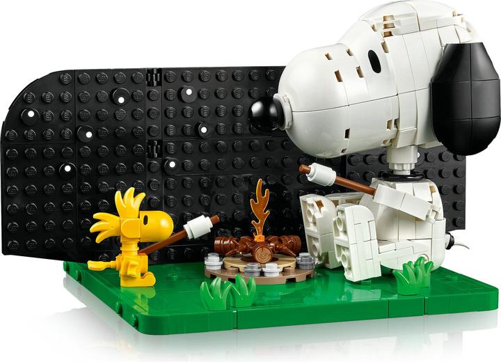 Produktbild LEGO Peanuts: Snoopys Hundehütte (21368, LEGO Ideas)