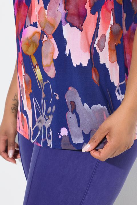 Image du produit Ulla Popken T-shirt en tissu fluide, motif à fleurs, col en V, joli pli creux, manches courtes (56)
