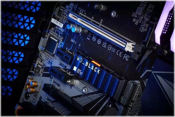 Actual product image WD Black SN850X with heatsink (1000 GB, M.2 2280)