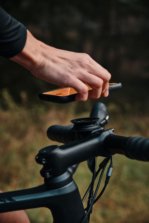 Actual product image Fidlock Sports & Outdoor Vacuum Phone Case (Apple iPhone 12 Pro Max)