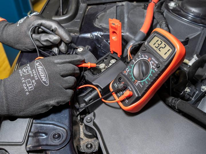 Actual product image Vigor V4324 Digital Multimeter (CAT II)