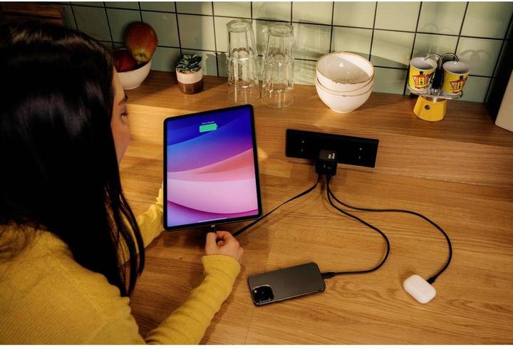 Produktbild Verbatim GaN Charger Retractable Cable (65 W)